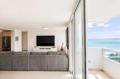 Waldorf Tower Ave. Isla Verde Carolina PR 00979
