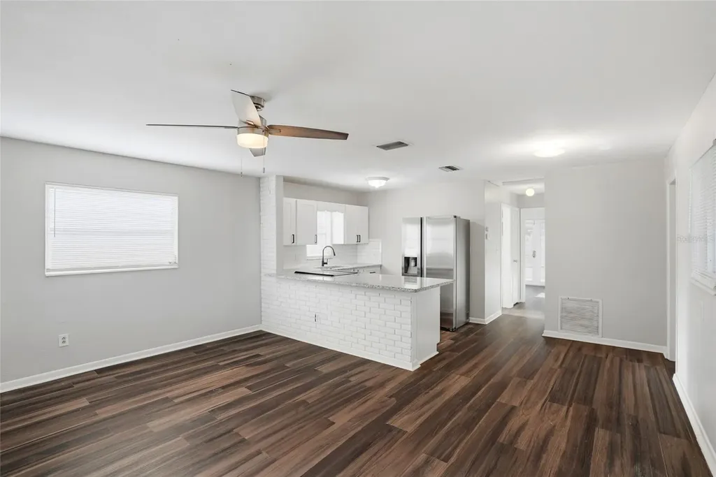 5211 7th Avenue N St Petersburg FL 33710
