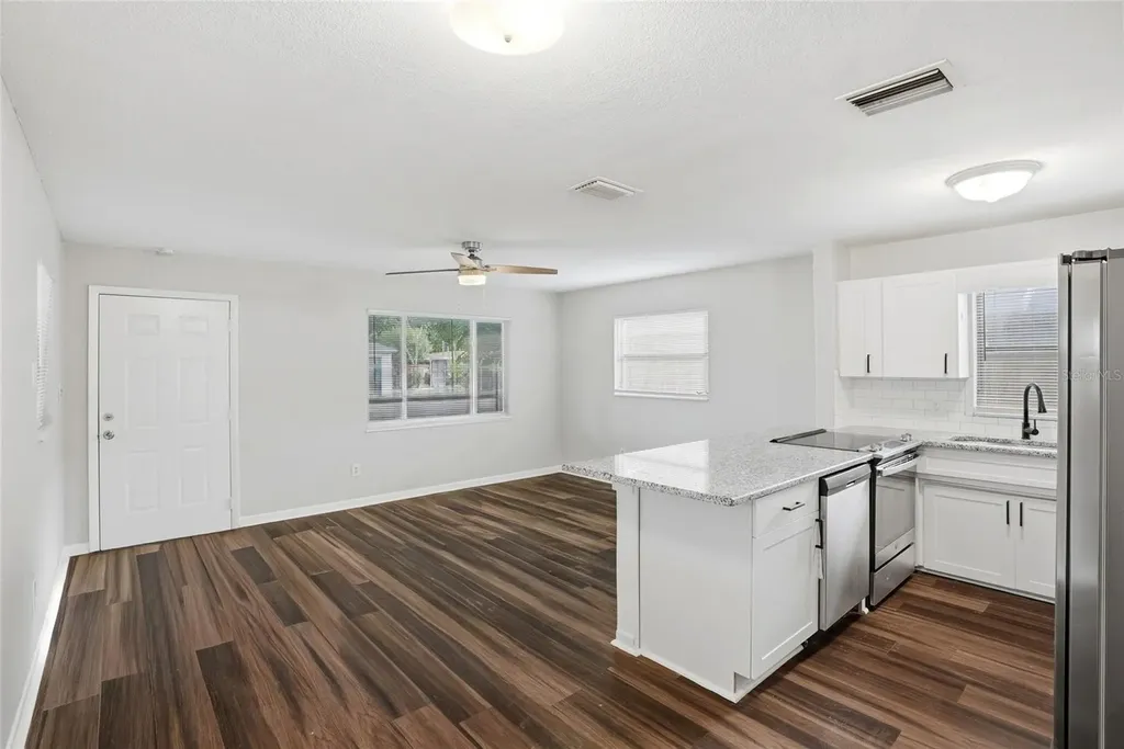 5211 7th Avenue N St Petersburg FL 33710