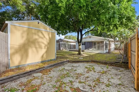 5211 7th Avenue N St Petersburg FL 33710