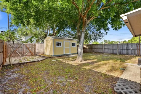 5211 7th Avenue N St Petersburg FL 33710