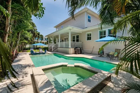 852 Cordova Boulevard NE St Petersburg FL 33704