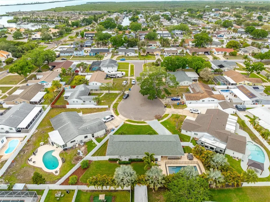8401 Granite Place Tampa FL 33615