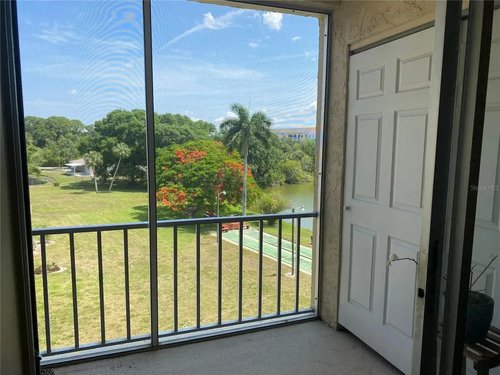 3621 Lake Bayshore Drive Bradenton FL 34205