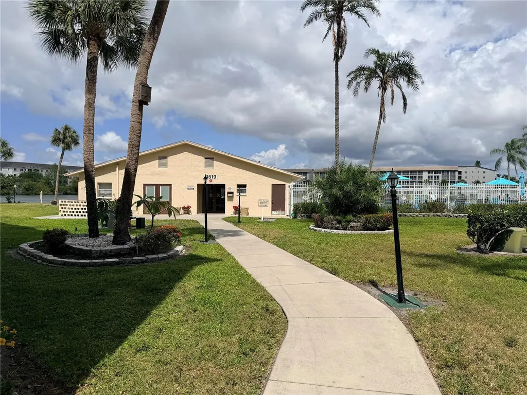 3621 Lake Bayshore Drive Bradenton FL 34205