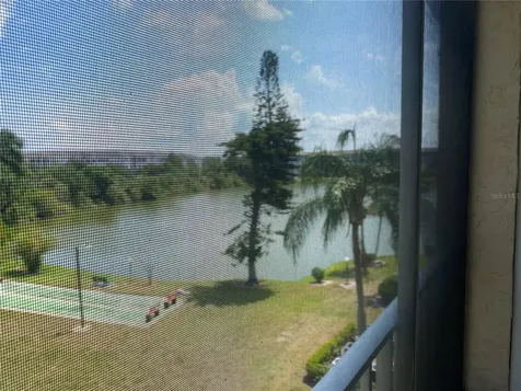 3621 Lake Bayshore Drive Bradenton FL 34205
