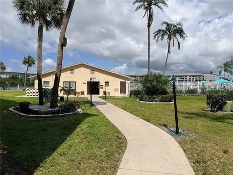 3621 Lake Bayshore Drive Bradenton FL 34205