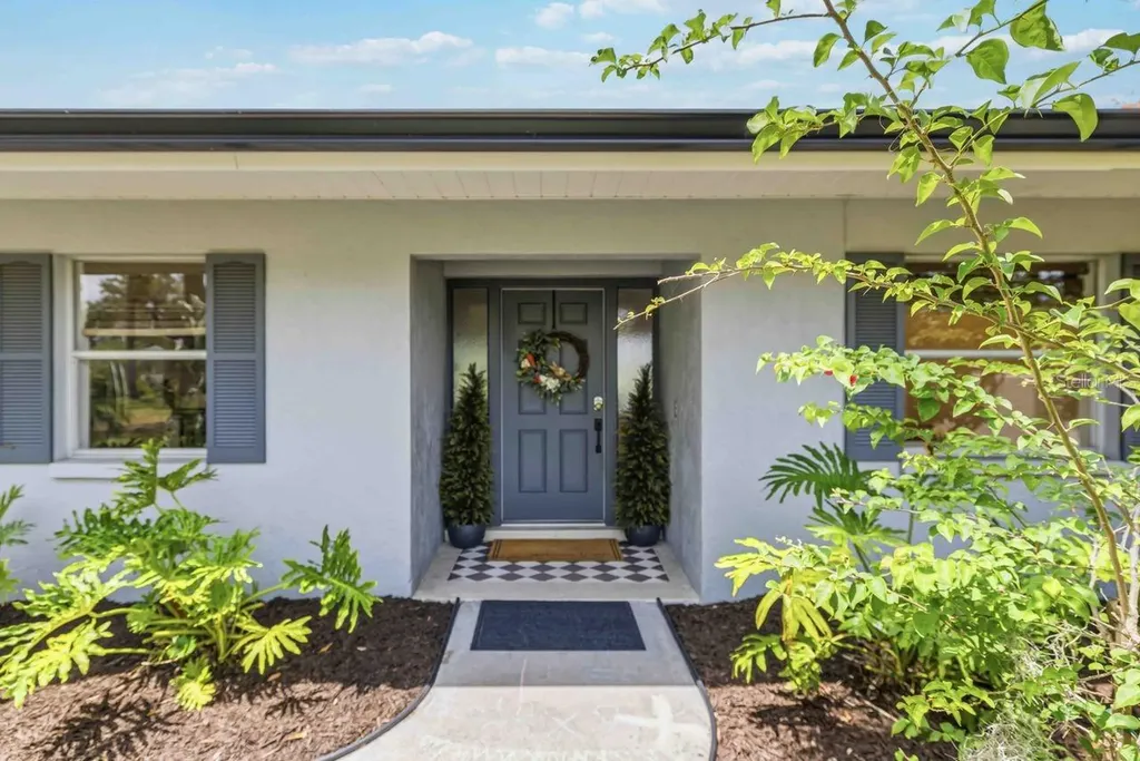 8021 Timber Lake Lane Sarasota FL 34243