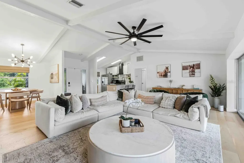 8021 Timber Lake Lane Sarasota FL 34243