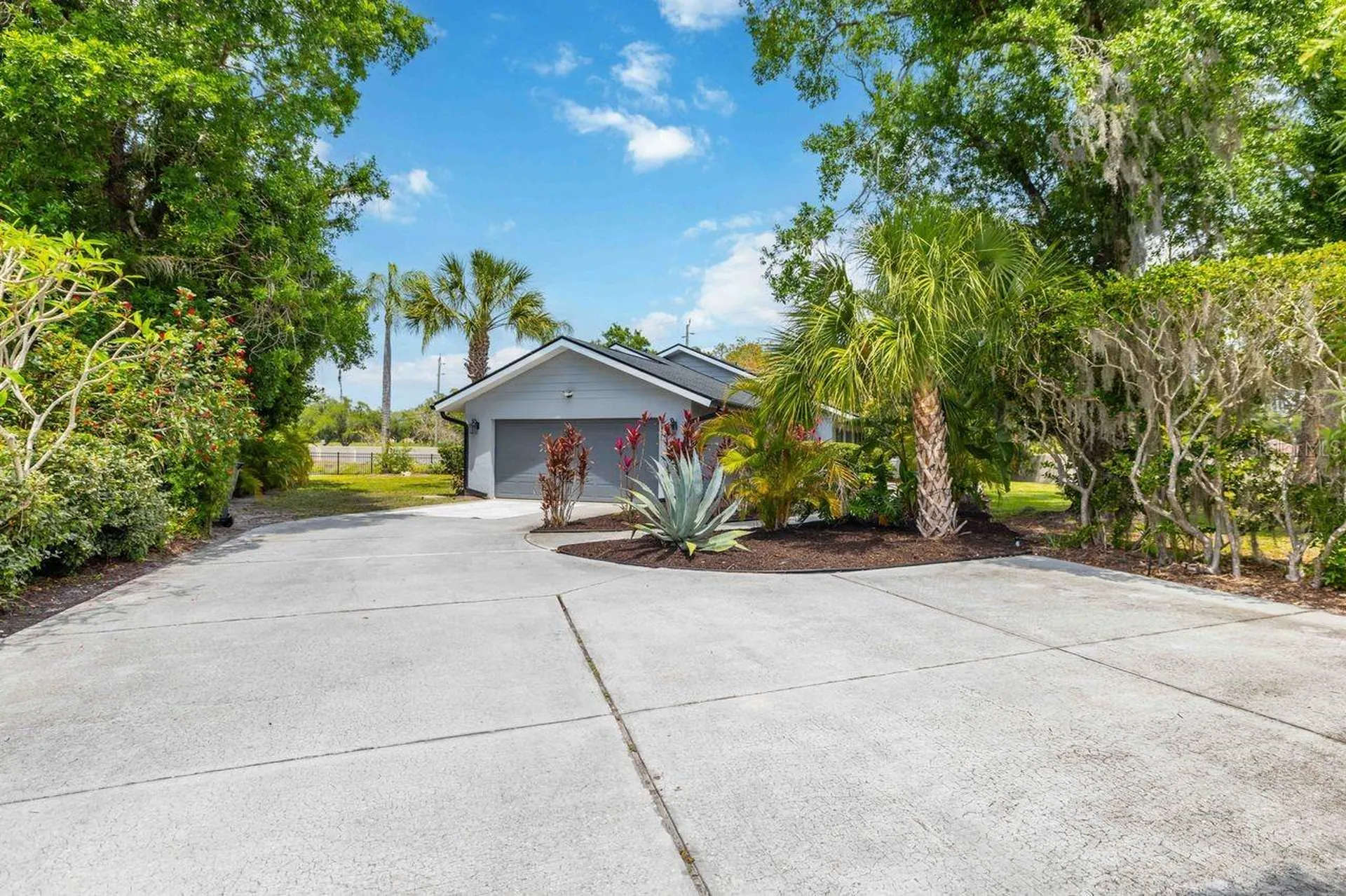 8021 Timber Lake Lane Sarasota FL 34243
