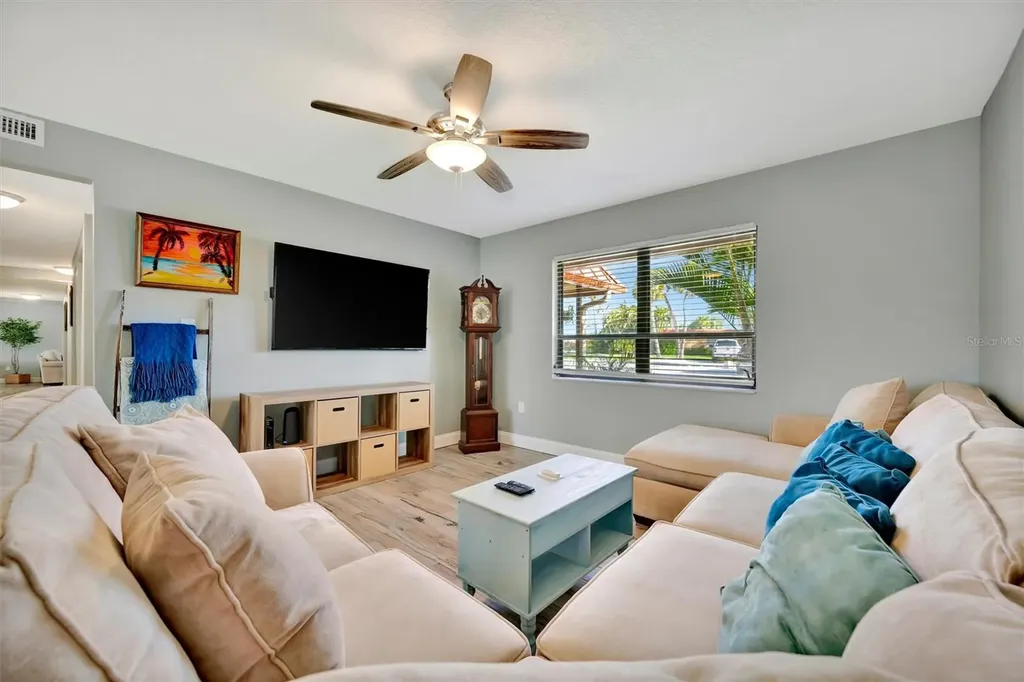9517 Azure Cove Bradenton FL 34210