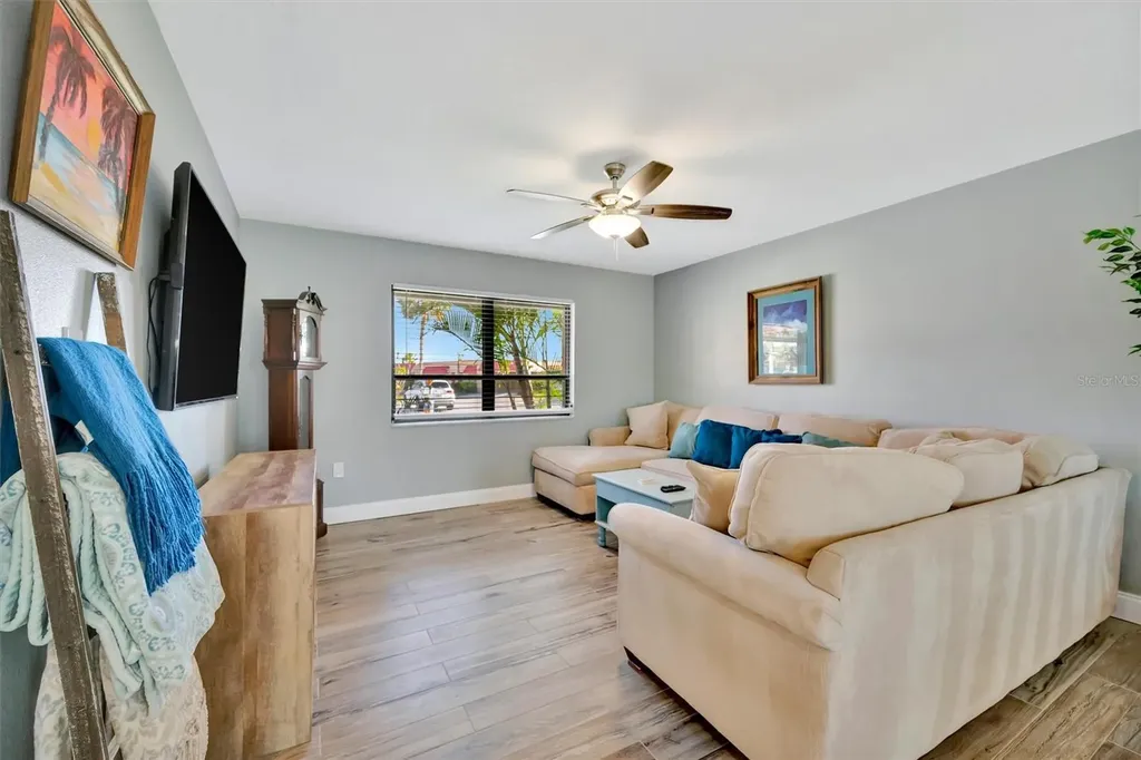 9517 Azure Cove Bradenton FL 34210