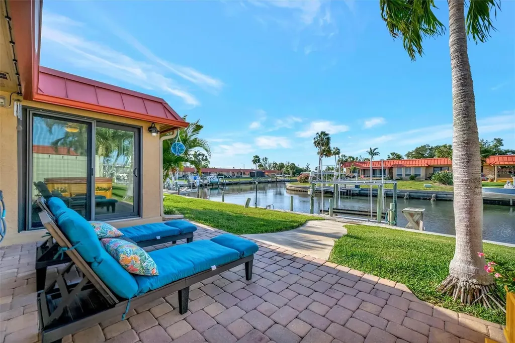 9517 Azure Cove Bradenton FL 34210