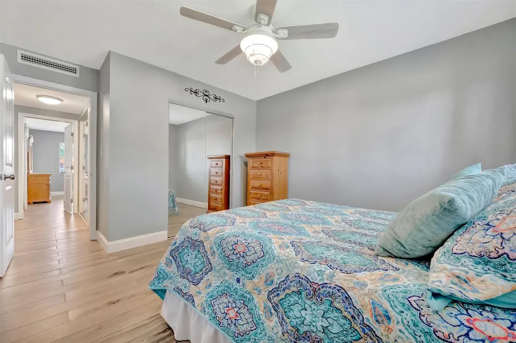 9517 Azure Cove Bradenton FL 34210