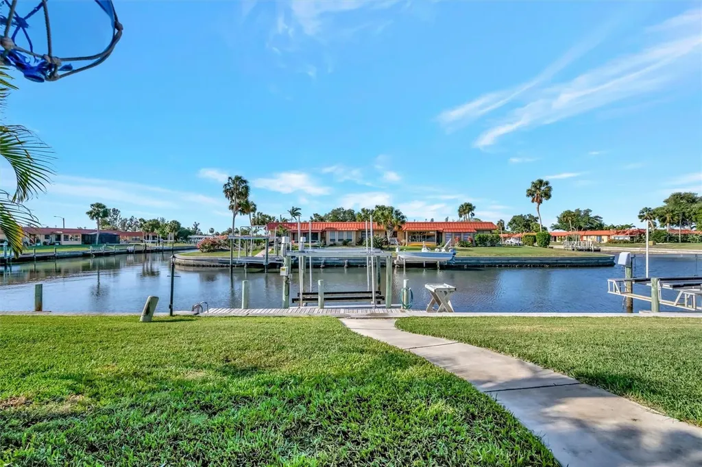 9517 Azure Cove Bradenton FL 34210