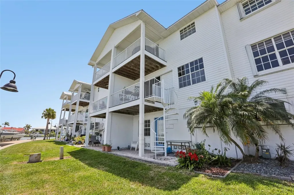 113 Yacht Club Circle North Redington Beach FL 33708