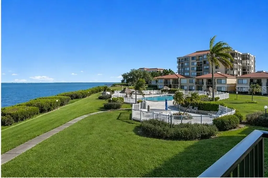6104 Palma Del Mar Boulevard S St Petersburg FL 33715