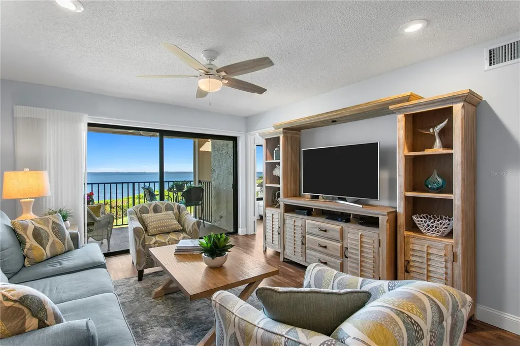 6104 Palma Del Mar Boulevard S St Petersburg FL 33715