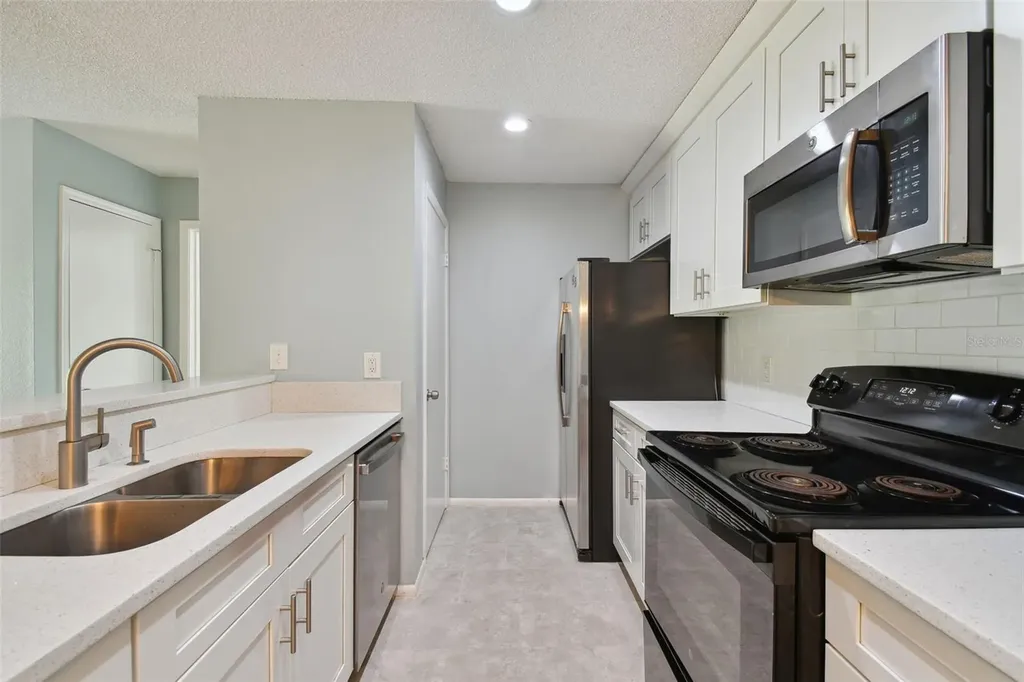 9481 Highland Oak Drive Tampa FL 33647