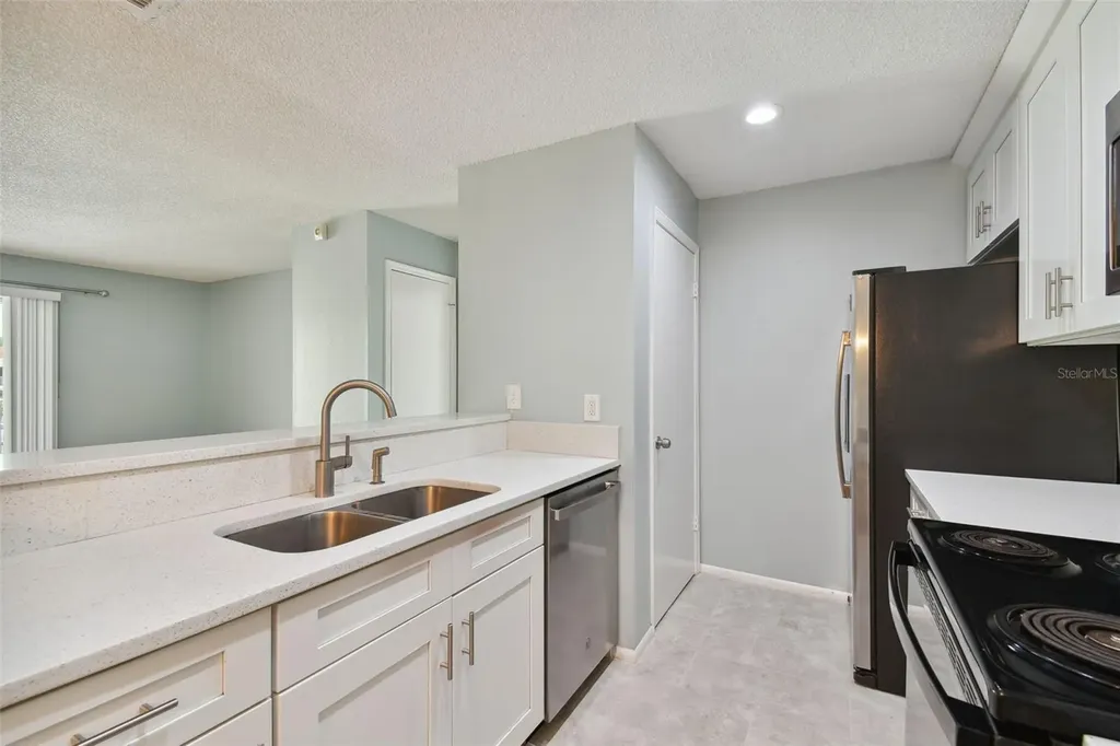 9481 Highland Oak Drive Tampa FL 33647