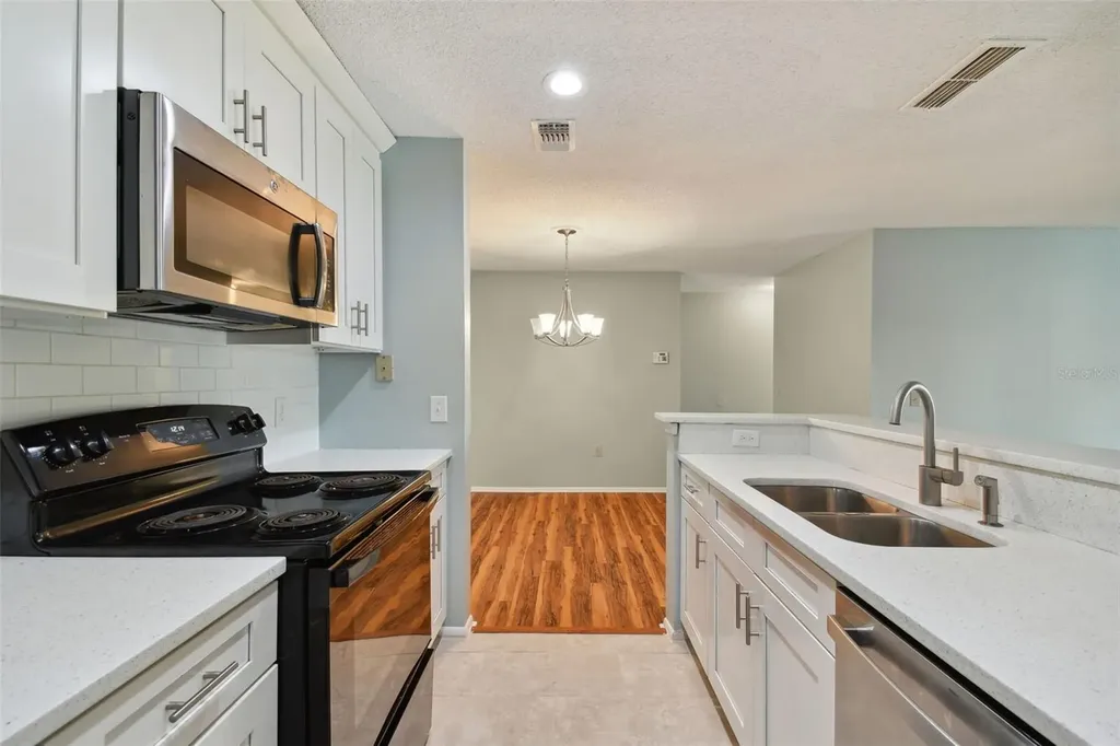 9481 Highland Oak Drive Tampa FL 33647