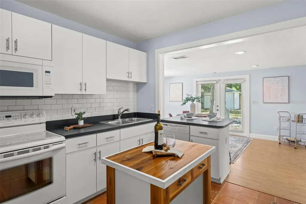 3313 Price Tampa FL 33611
