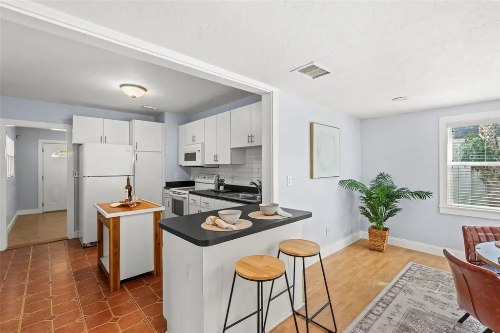 3313 Price Tampa FL 33611