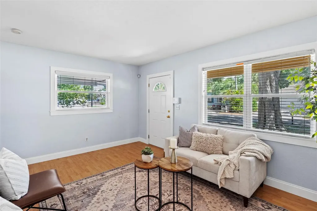 3313 Price Tampa FL 33611