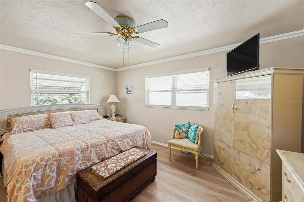 6388 21st Avenue N St Petersburg FL 33710