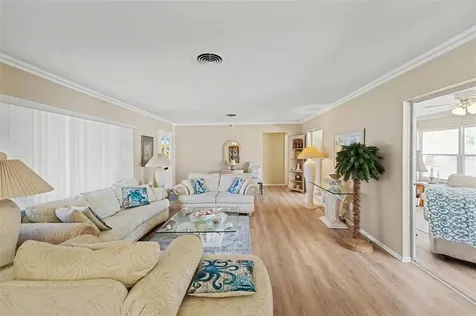 6388 21st Avenue N St Petersburg FL 33710