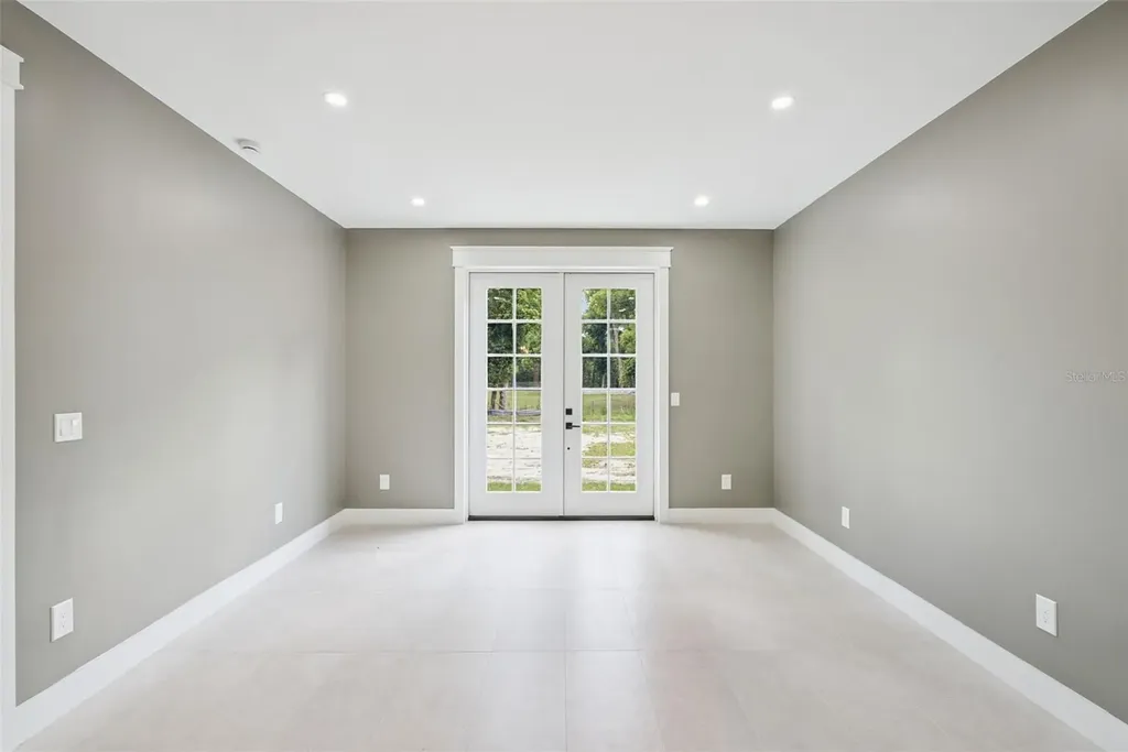420 E 10th Street Apopka FL 32703