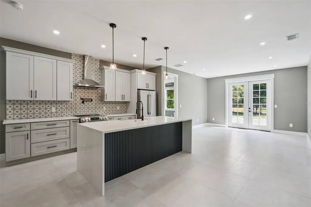 420 E 10th Street Apopka FL 32703