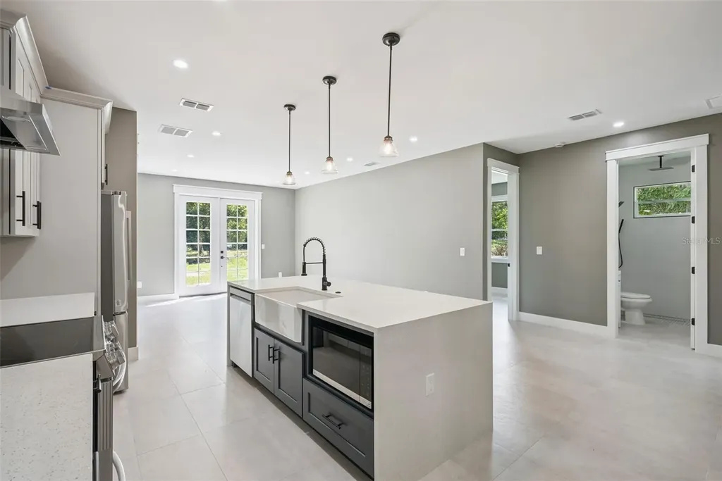 420 E 10th Street Apopka FL 32703