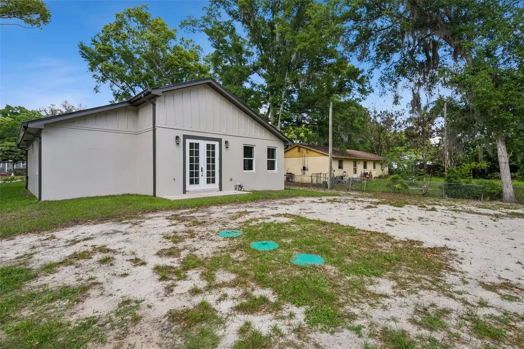 420 E 10th Street Apopka FL 32703