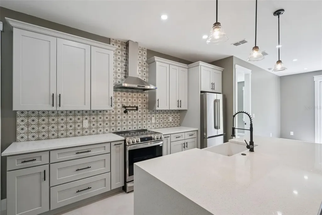 420 E 10th Street Apopka FL 32703