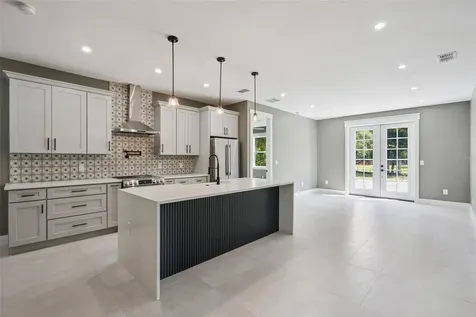420 E 10th Street Apopka FL 32703