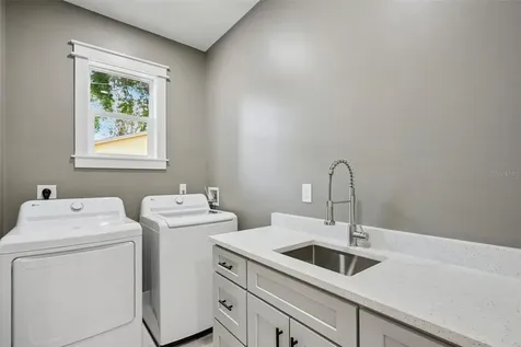 420 E 10th Street Apopka FL 32703