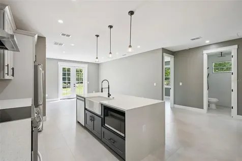 420 E 10th Street Apopka FL 32703