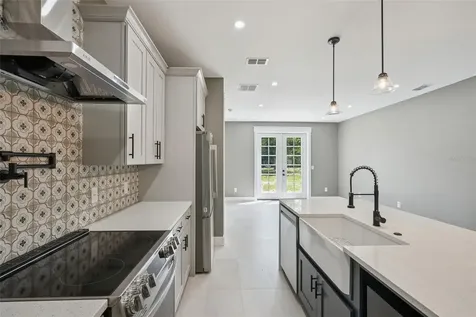 420 E 10th Street Apopka FL 32703