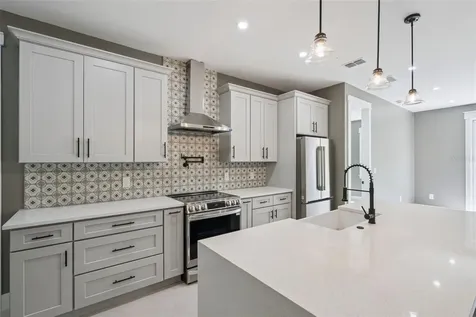 420 E 10th Street Apopka FL 32703