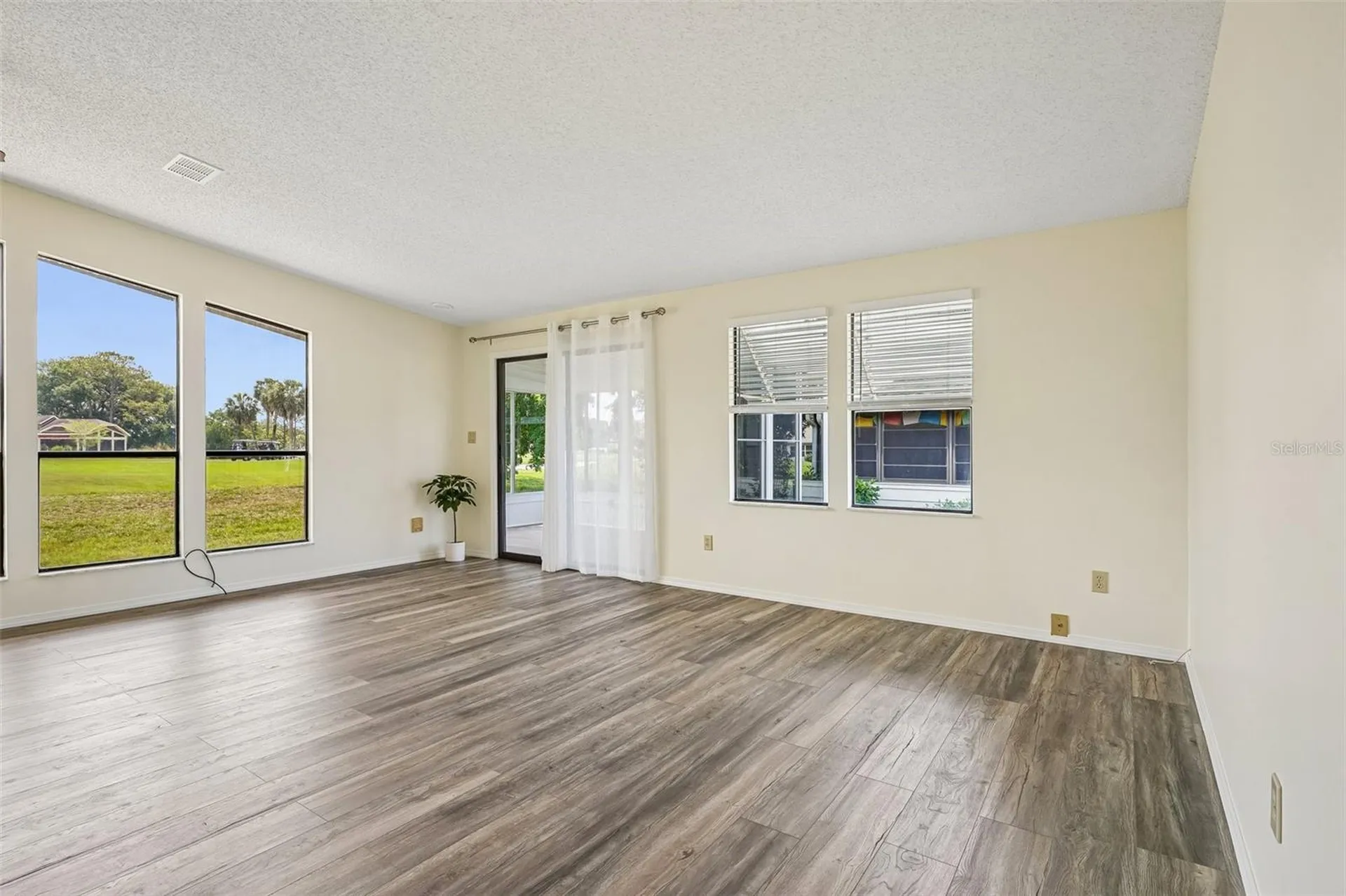 1616 W Schwartz Boulevard The Villages FL 32159