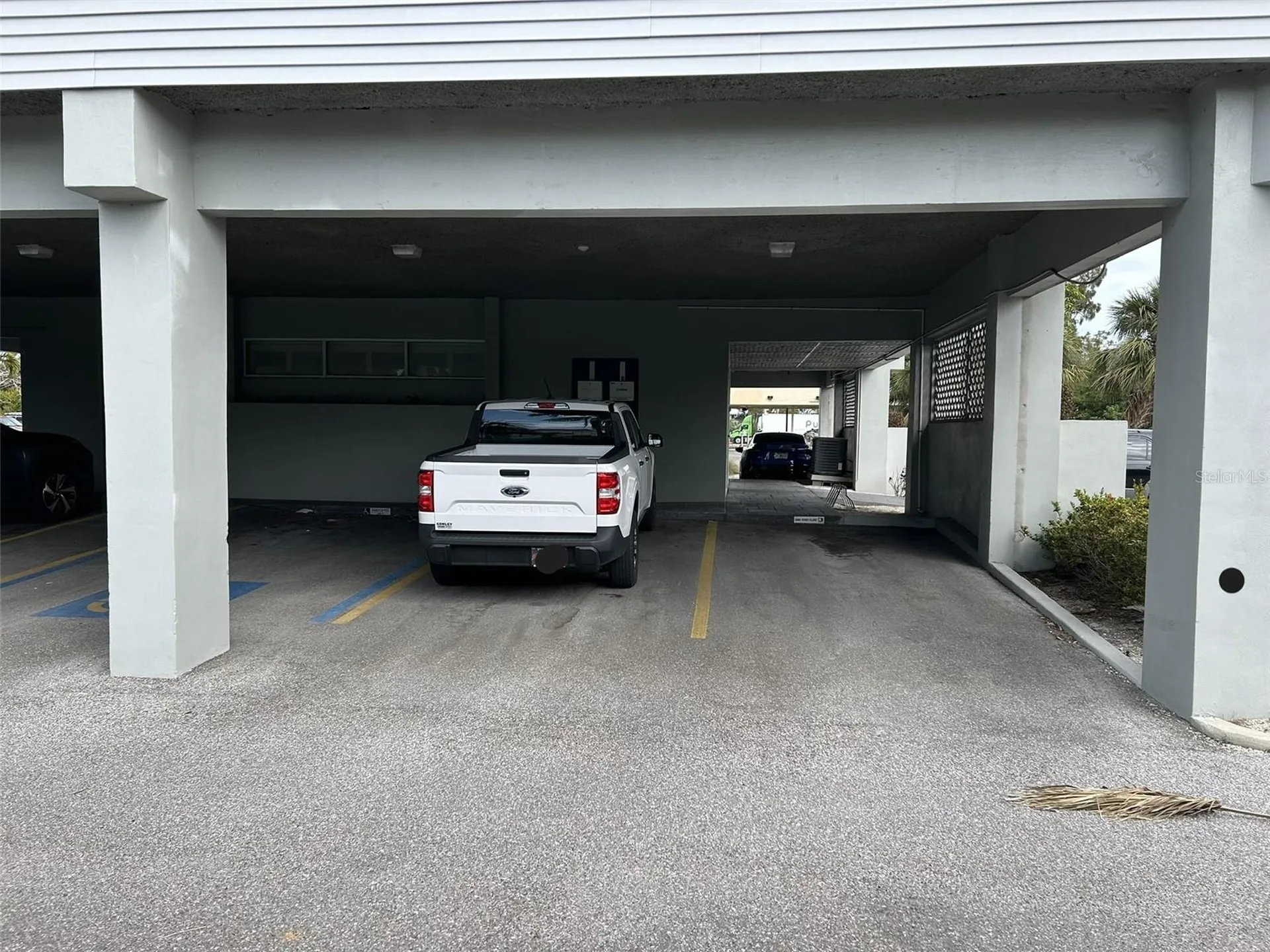 3909 E Bay Drive Holmes Beach FL 34217