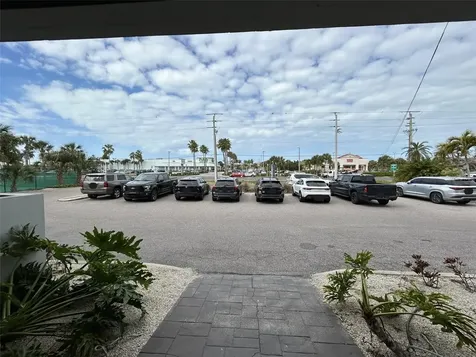 3909 E Bay Drive Holmes Beach FL 34217