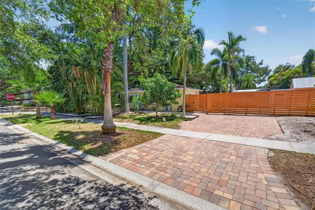 2200 8th Avenue N St Petersburg FL 33713