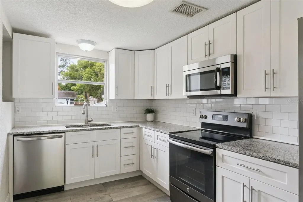 114 Angeles Road Debary FL 32713