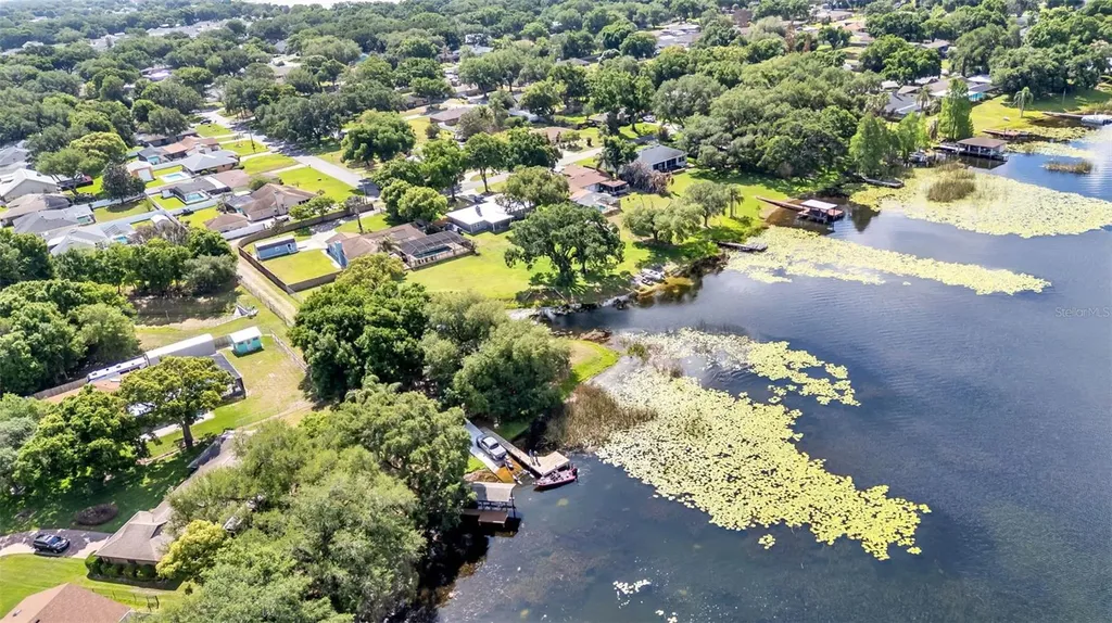 906 Crestview Drive Auburndale FL 33823