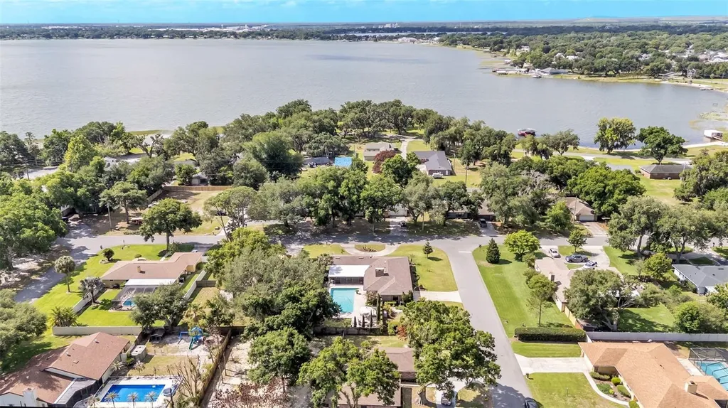 906 Crestview Drive Auburndale FL 33823