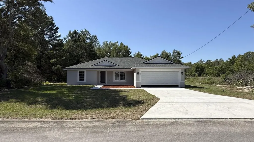 102 Malauka Trail Ocklawaha FL 32179