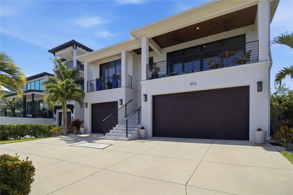 1912 Riverside Drive E Bradenton FL 34208