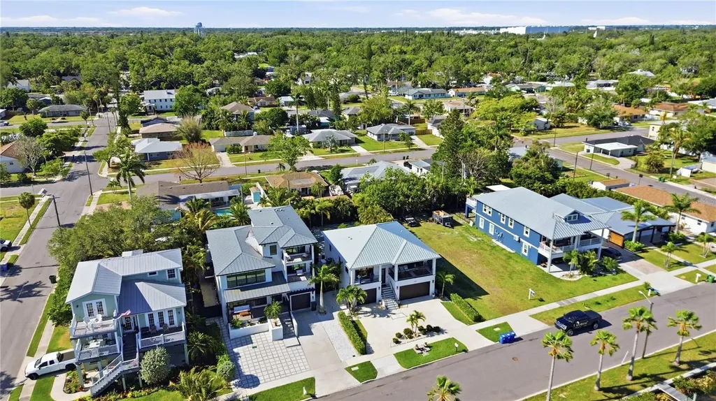 1912 Riverside Drive E Bradenton FL 34208
